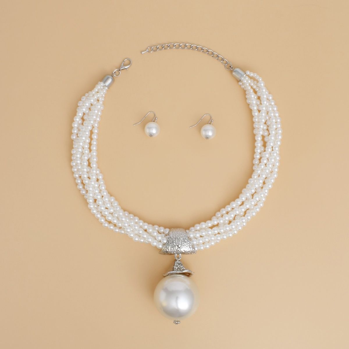 Pendant XL White Pearl 6 Strand Twisted Choker