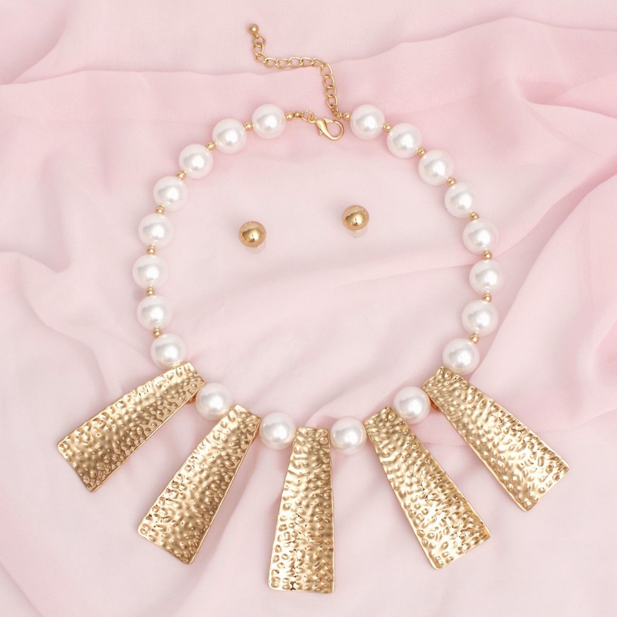 Bib Cream Pearl Gold Hammered Plate Necklace
